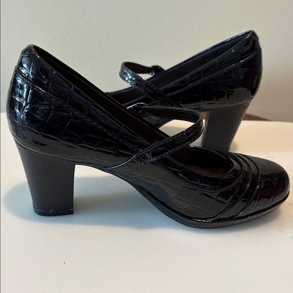Clarks Collection soft cushion heels
Rounded toe ankle strap black patent Croc - Picture 5 of 11